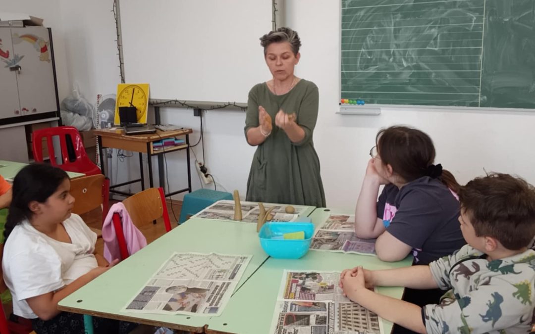 Kézműveskedés a 2. a-ban