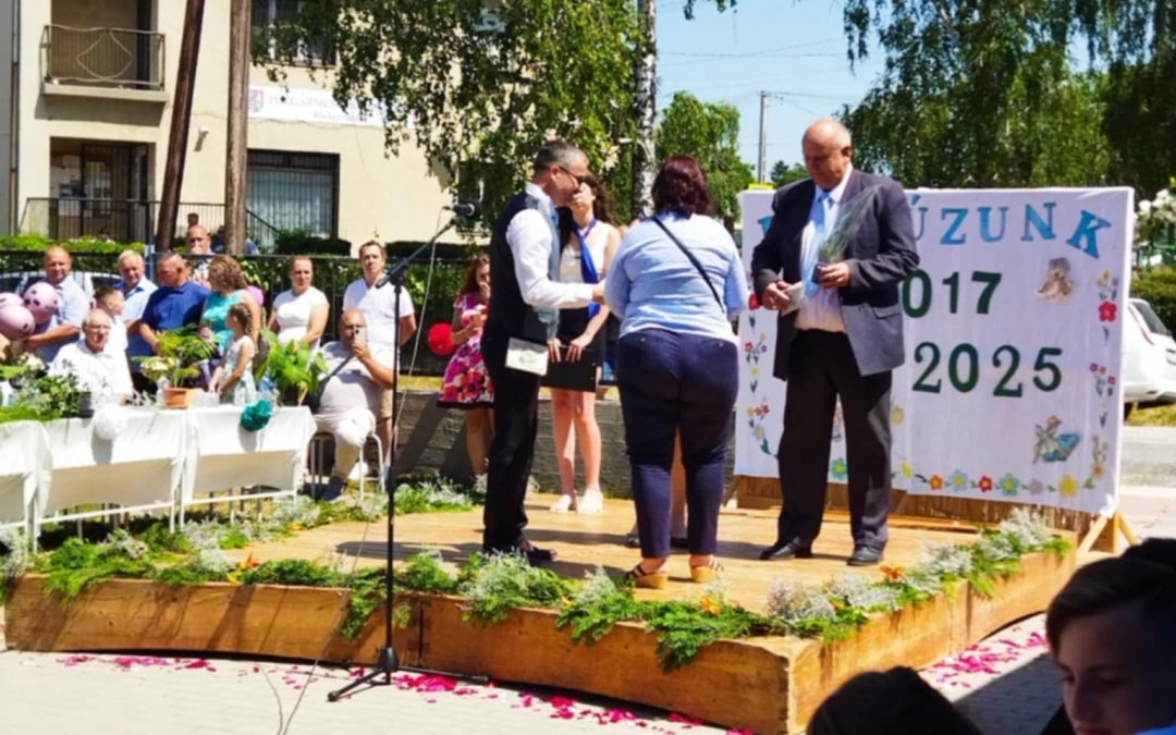 Köszönetnyilvánítás a ballagó és ballagtató osztályok szüleinek